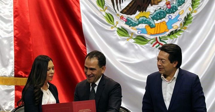 Experts deem insufficient budget for refurbishing Mexico's oil refineries