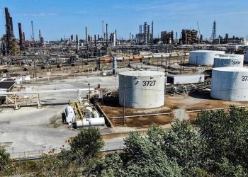 Lower oil prices, high production costs challenge Pemex