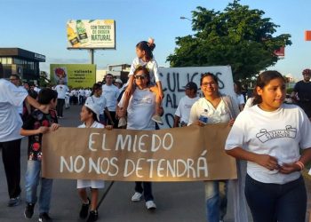 Culiacan Thousands demand peace after gun battles