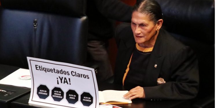 Obesity: Mexico passes reforms on food labeling