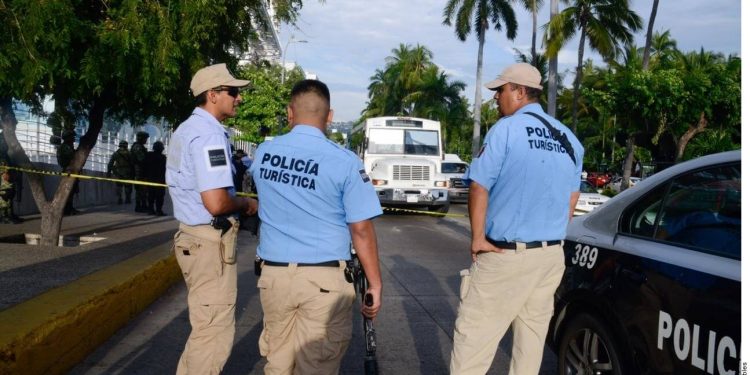 Violence hits Acapulco during national holiday