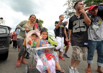 Most refugee children in Mexico don't attend school, poll