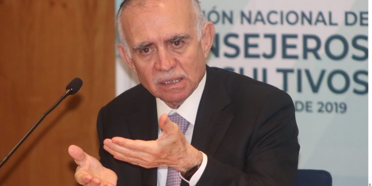 Government minimizes impact of violence on investment