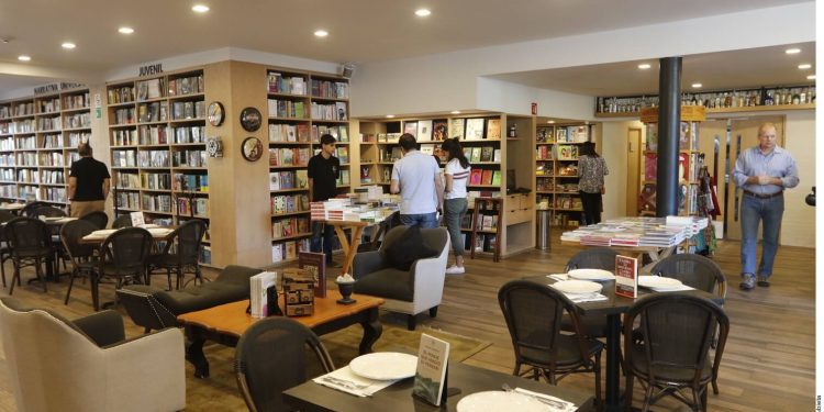 Only 1,070 bookstores left in Mexico, says trade group