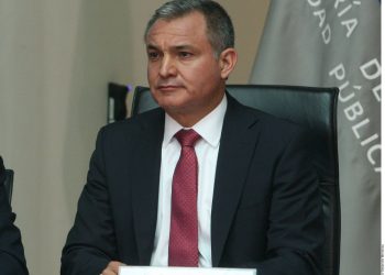 US arrests Mexico's former top cop for aiding Sinaloa Cartel