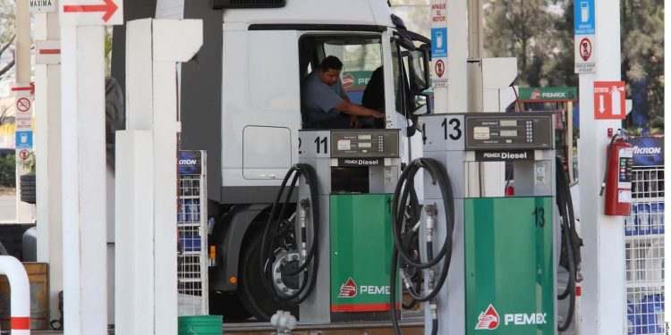 Regulator delays clean diesel rule for Pemex