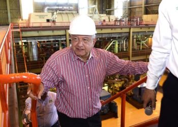AMLO defends plans to favor state power utility