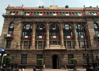 Central bank calls for investment certainty