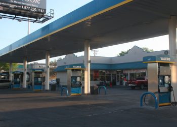 Valero Energy opens service stations in Guadalajara area
