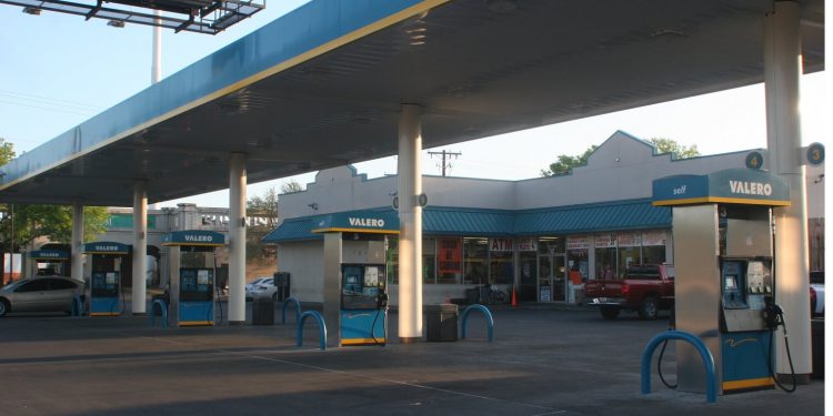Valero Energy opens service stations in Guadalajara area