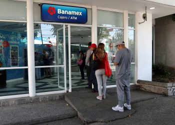 Nearly 21 million Mexicans live far from a bank