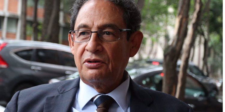 Judge authorizes embargo of columnist's property in libel suit