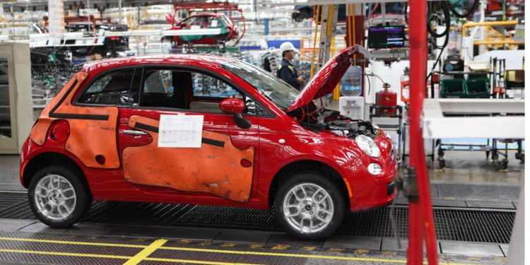 Mexican car exports suffer first fall since 2009