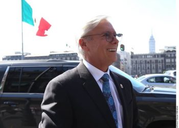 Baja: Governor lavishes friends with profitable notary public licenses