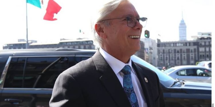 Baja: Governor lavishes friends with profitable notary public licenses