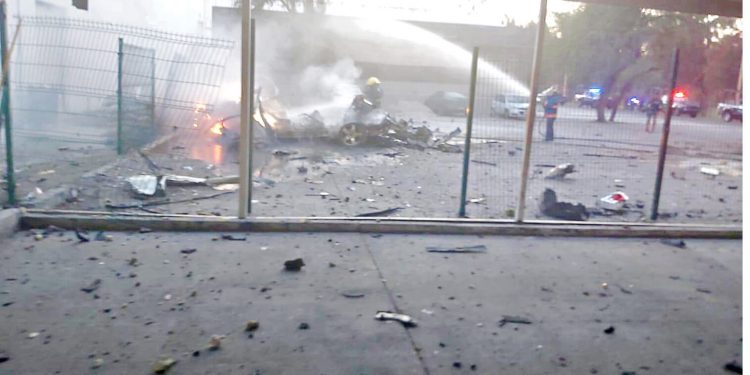 Celaya: Suspicious car fire near National Guard's garrison