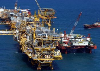 Mexico's oil export basket drops to 20-year low