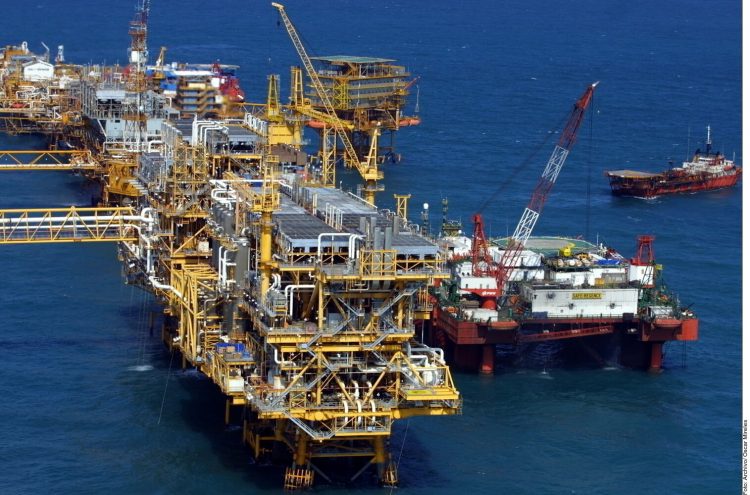 Mexico's oil export basket drops to 20-year low