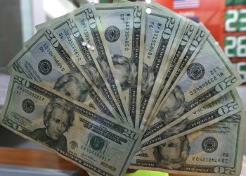 Mexico expands size of currency hedge program