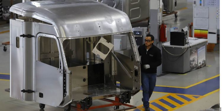 Daimler shuts down truck, bus plants in Mexico