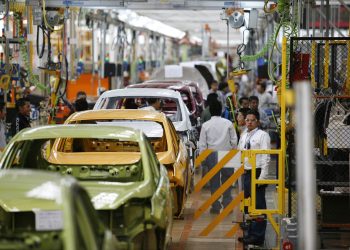 Auto plants in Mexico shut down amid pandemics