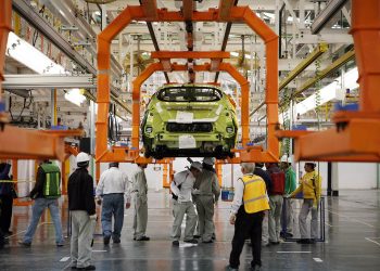 Mexican auto sector anxious over gap with US plants