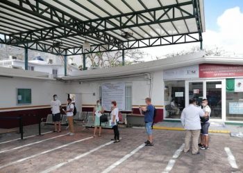 Mexico empties detention centers, deports migrants