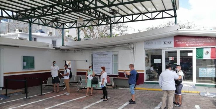 Mexico empties detention centers, deports migrants