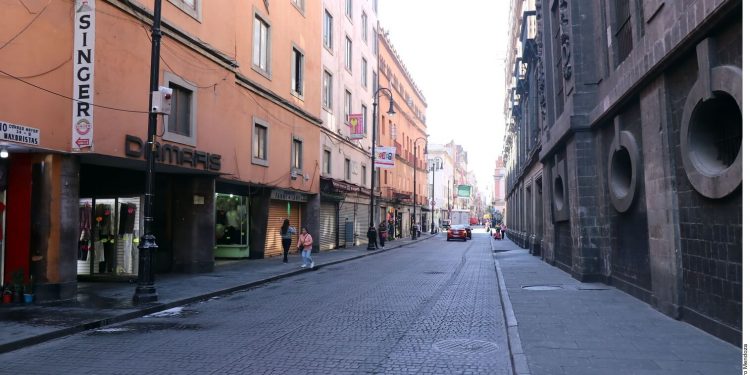 Mexican economy loses 346,000 jobs amid coronavirus shock