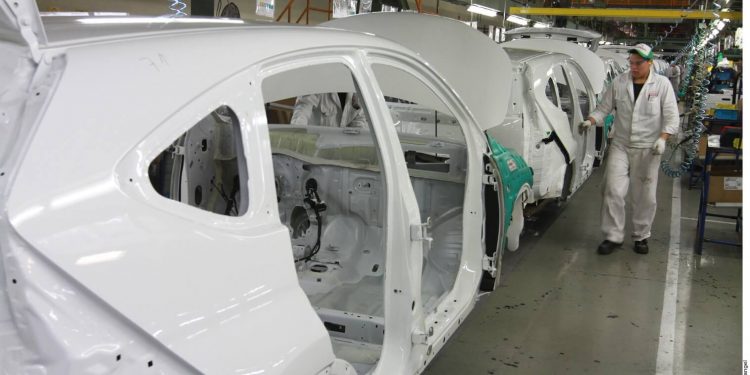 Automakers in Mexico extend shutdown into May