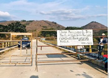 Coronavirus: Towns across Mexico deny entry to outsiders