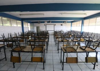 Mexican students to resume classes at-home, online