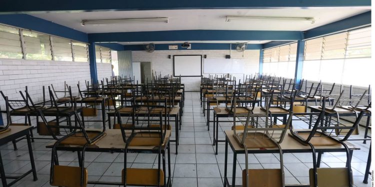 Mexican students to resume classes at-home, online