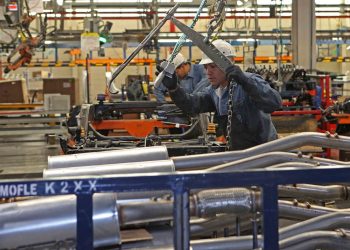 Mexican auto parts suppliers allowed to reopen.- AMLO