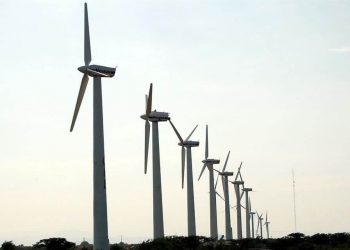 Renewables industry readies fight as Mexico bets on fuel oil