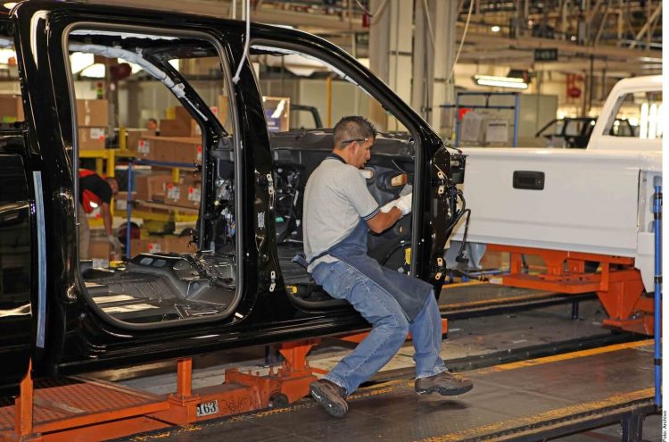 Mexican auto industry awaits details for phased-in reopening