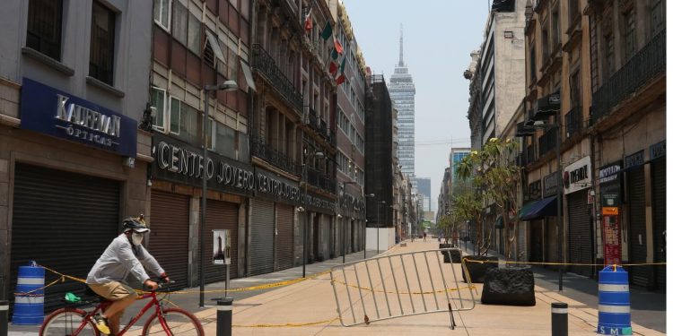 Mexico's economy expected to shrink 10.5% in 2020.- IMF