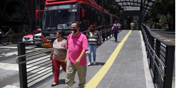 Coronavirus: Mexico City delays reopening as Mexico passes 20k deaths