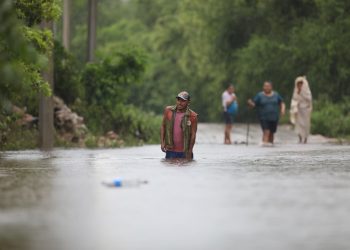 Storm makes landfall in Campeche as AMLO tours region