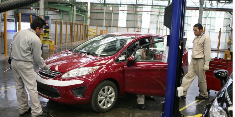 Mexican auto industry gradually reopens, including 'Big Three'