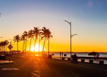 La Paz: Oil-fired generators arrive in Baja despite concerns