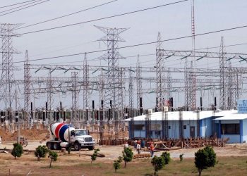 Judge halts AMLO's electric changes against renewables