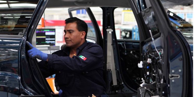 Automakers to seek alternative regimes under USMCA.- Mexican industry