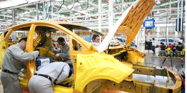 Automotive companies resume hiring in Mexico