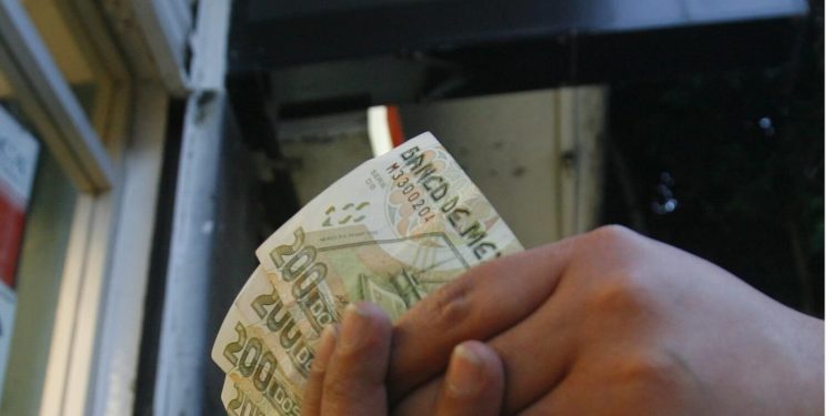 Migrant remittances to Mexico remain at record levels