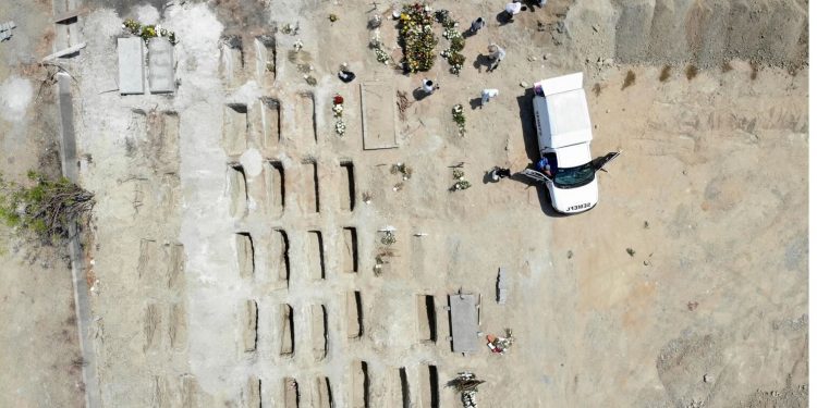 Coronavirus: Mexico tops 100,000 deaths as cold season rolls in