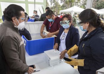Coronavirus: Mexico rushes to restructure vaccination effort