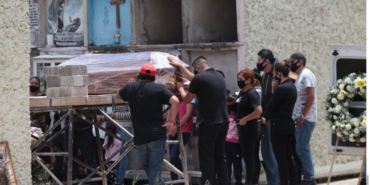 Coronavirus: Mexico posts record daily rise in deaths, cases