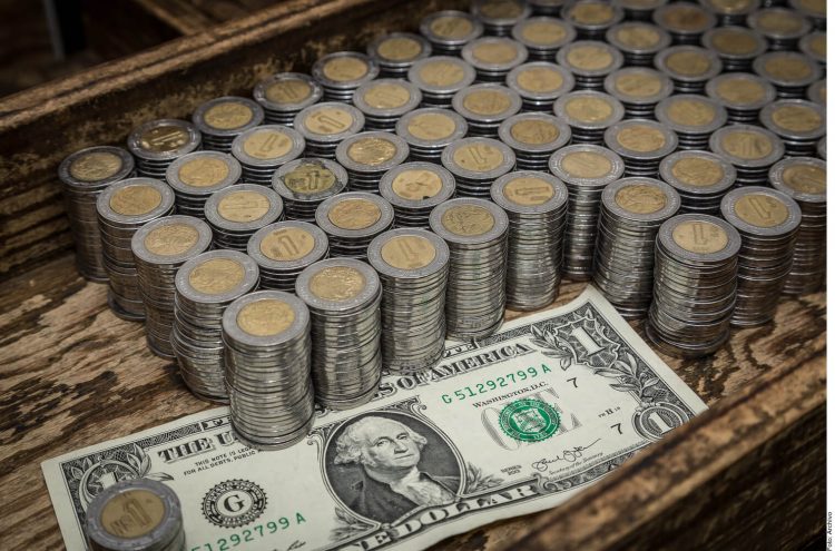 Migrant remittances to Mexico expected to break records again