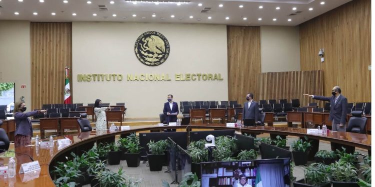 Poll: 65% of voters have confidence in Mexico's electoral body